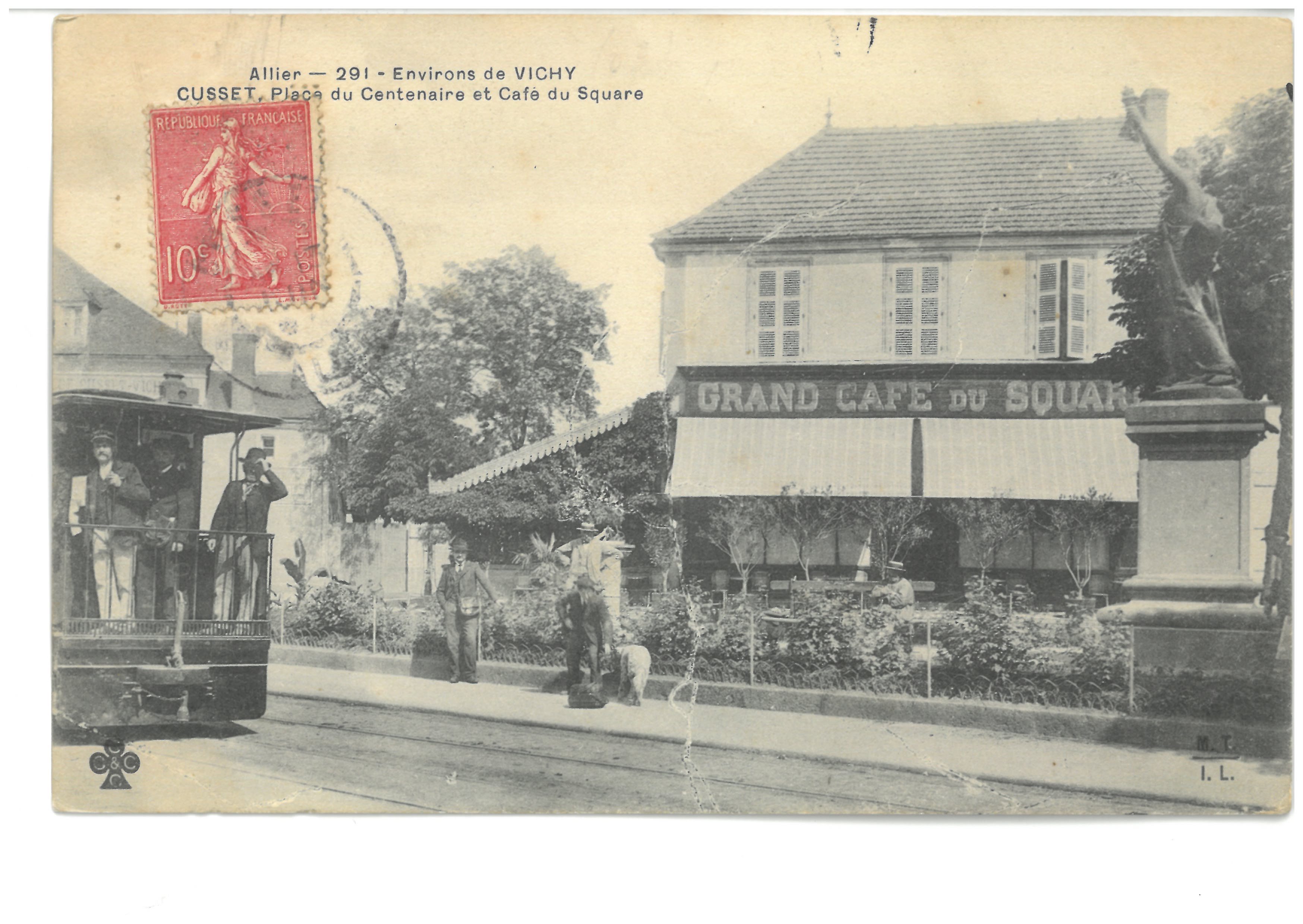 Place du Centenaire_Statue de la République_Café du Square et Tramway