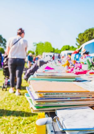 Brocante • Loisirs et voyages avec les Chiens verts