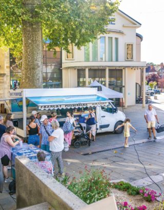 Le marché hebdomadaire du mardi soir déménage place Victor-Hugo