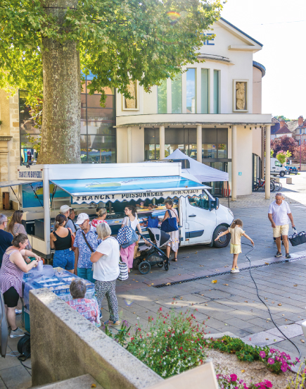 Le marché hebdomadaire du mardi soir déménage place Victor-Hugo